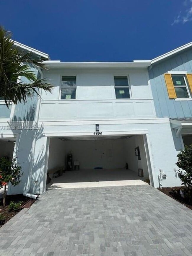Building Photo - 4496 Longwood Lake Sq
