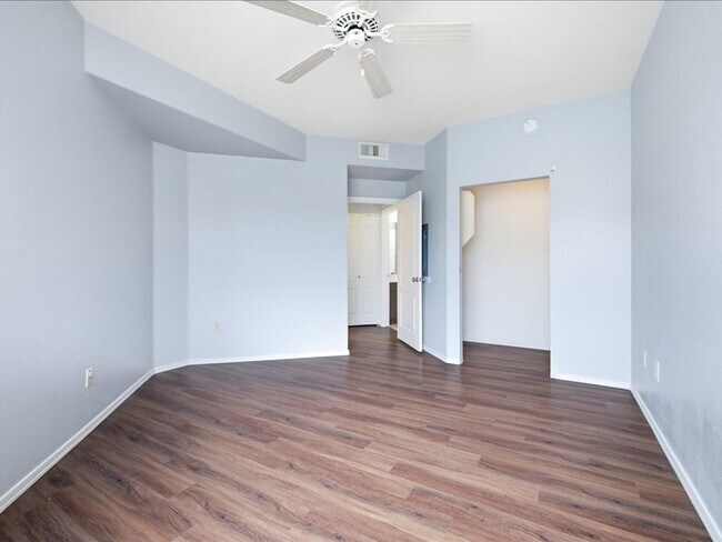 Building Photo - Charming 1 Bed / 1 Bath with Resort-Style Amenities!