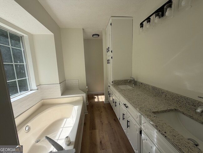 Building Photo - 1730 Bullock Dr