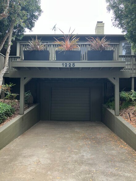 Building Photo - 1225 Silverado St