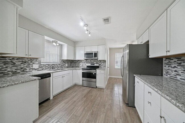 Primary Photo - 643 Ames St