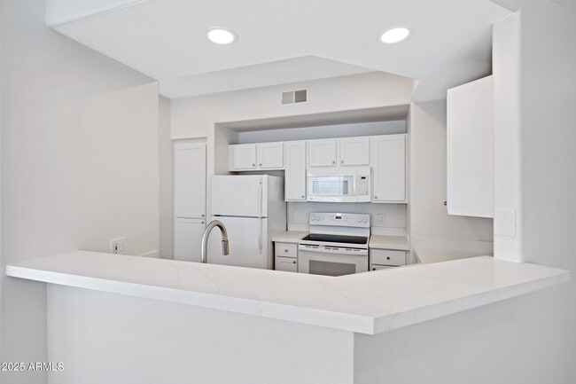Building Photo - 13700 N Fountain Hills Blvd