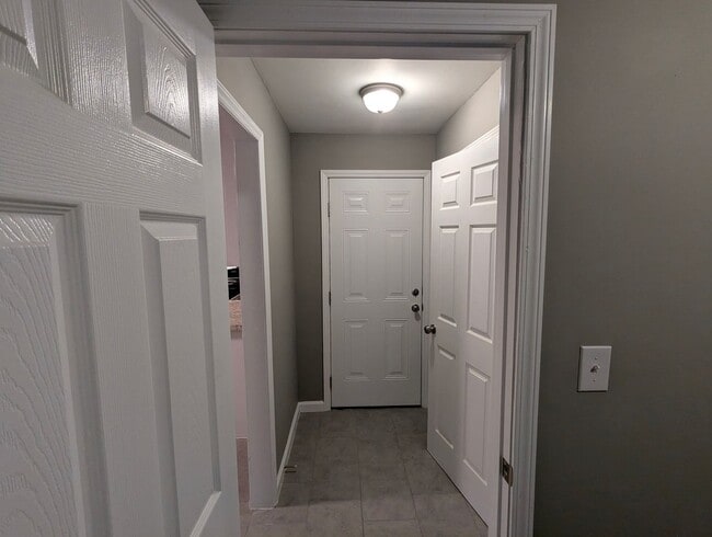Building Photo - Out of the way 3 Bedroom