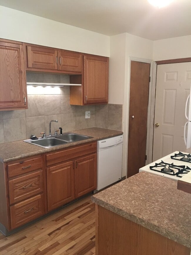 Building Photo - North Old Town Beauty – Updated Interiors ...