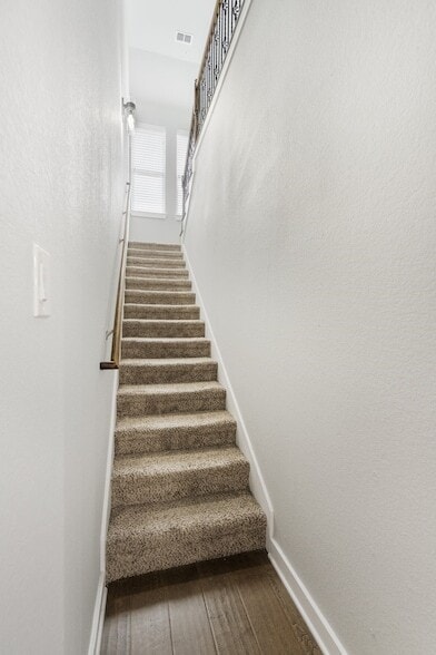 Building Photo - 5871 Rivendell Dr