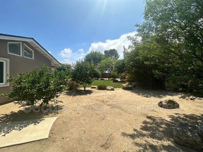 Building Photo - 1695 Berkshire Dr