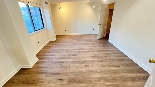 Building Photo - 295 W Wyoming Ave