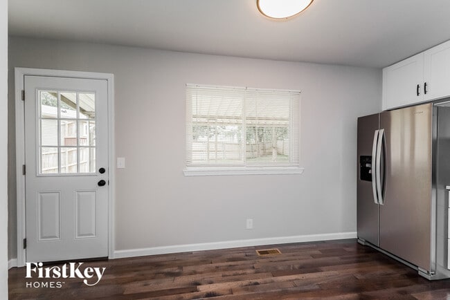 Building Photo - 1706 Pebble Brook Dr