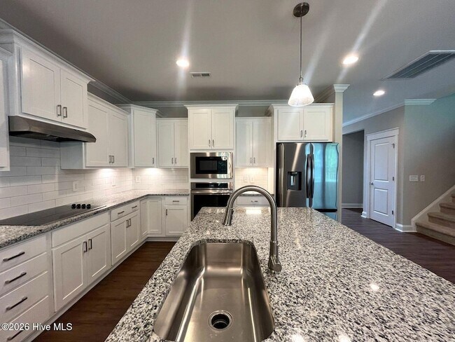 Building Photo - 404 Endicott Ct