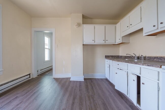 Building Photo - MOVE IN READY 4 Bedroom in Chesapeake!