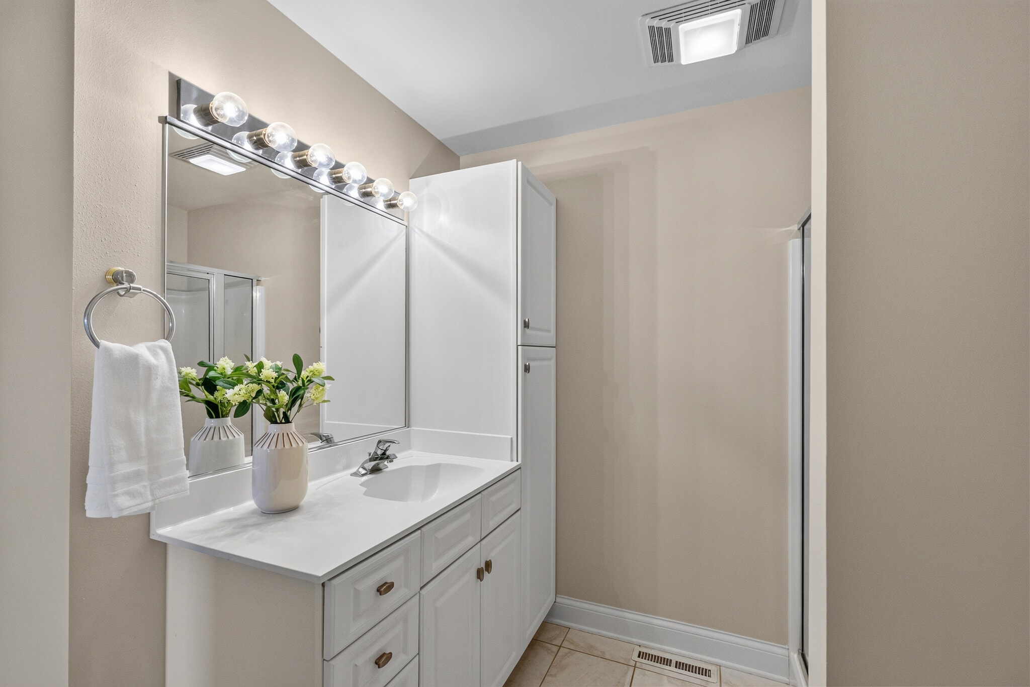 Primary Ensuite Bathroom - 1920 N Farwell Ave