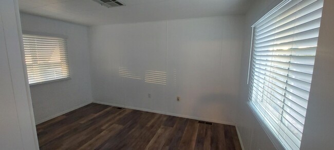 Building Photo - 10711 N Kittatinny Ave