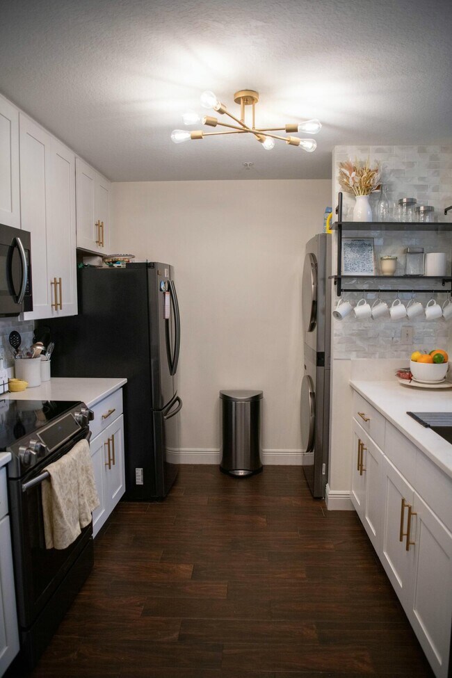 Building Photo - 1203 Town Center Dr