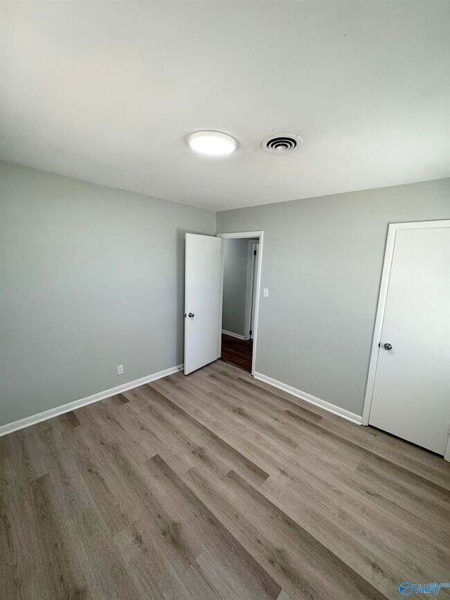 Building Photo - 2208 Glen Iris Cir NW