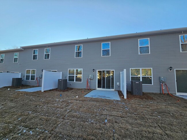 Building Photo - Brand New Townhome in Charlotte