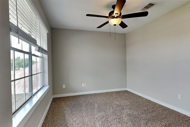Building Photo - 7447 River Pines Dr