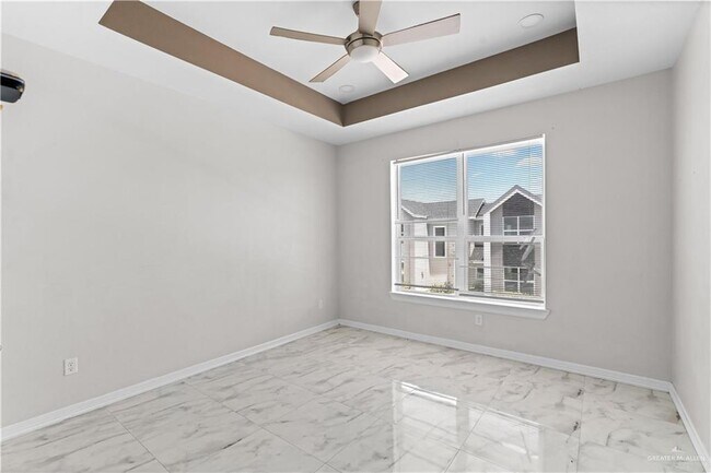 Building Photo - 701 W Seminole Ave