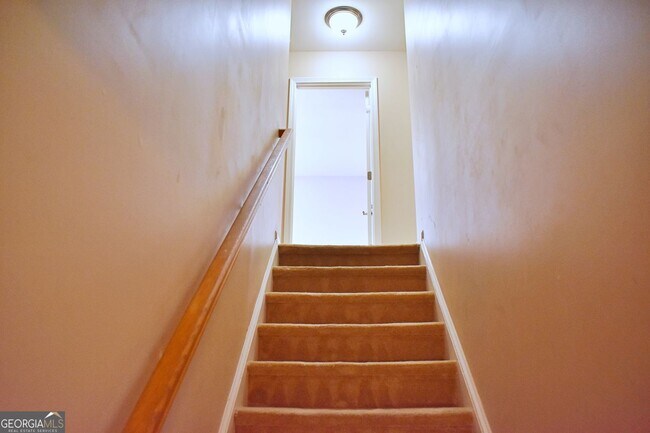 Building Photo - 2015 Lisa Springs Dr SW