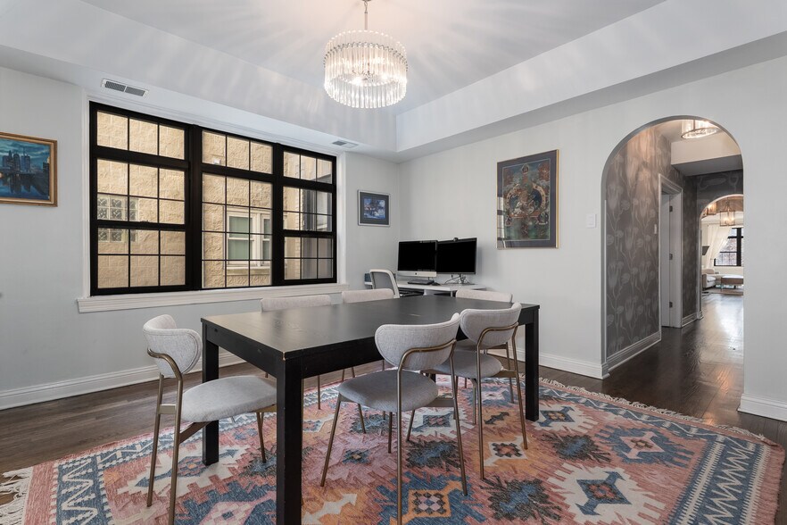 Building Photo - 444 W Belmont Ave