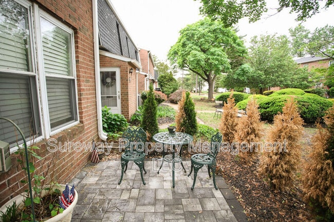 Building Photo - 2116 Harbour Dr