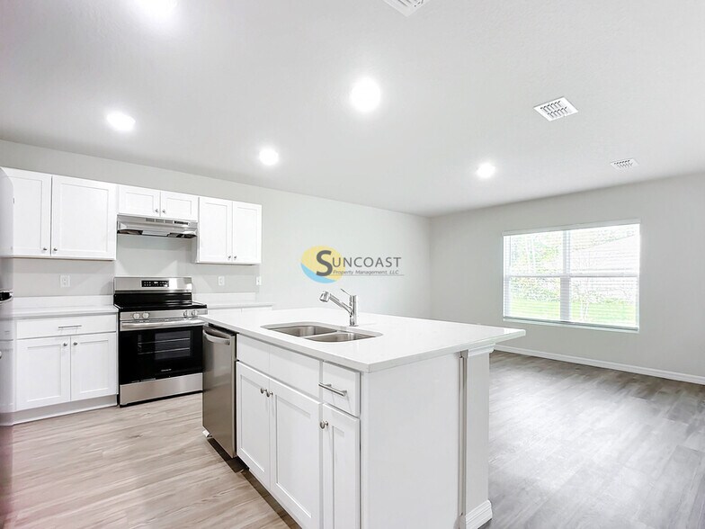 Building Photo - 9 Untermeyer Pl