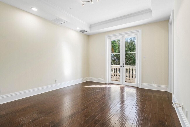 Building Photo - 549 NE 19th Ave