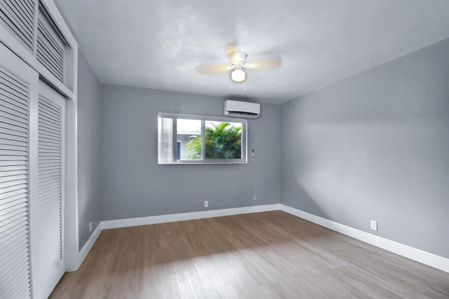 Building Photo - 4751 NE 21st Ter