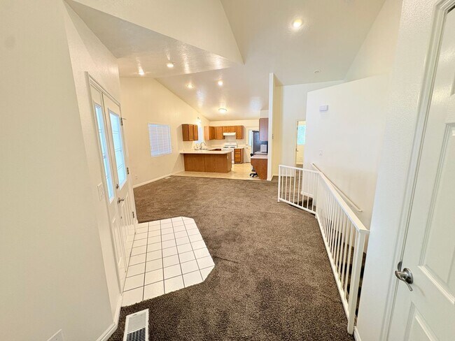 Building Photo - 334 W Mountain View Dr