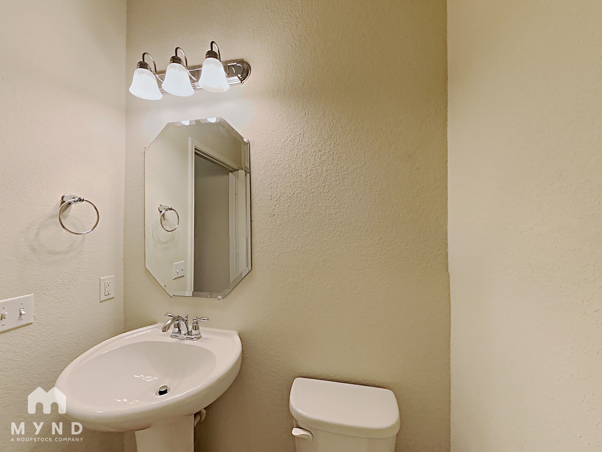 Building Photo - 9307 Tanager Way