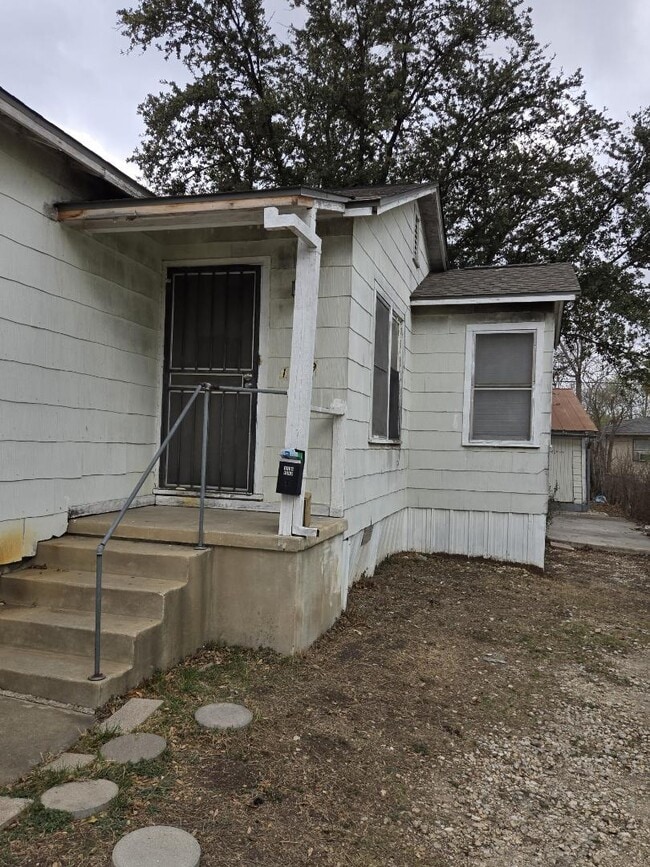 Building Photo - 1339 W Hollywood Ave