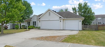 Building Photo - BEAUTIFUL 3 bedroom home available in June!