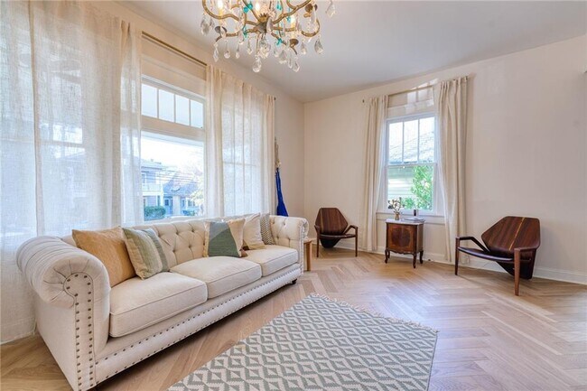 Building Photo - 85 Waddell St NE