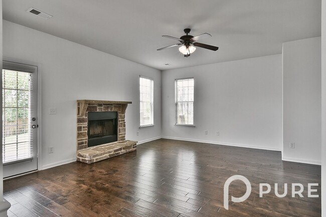 Building Photo - 522 Moulton Way