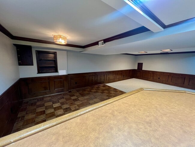Building Photo - 1685 Lochcrest Dr