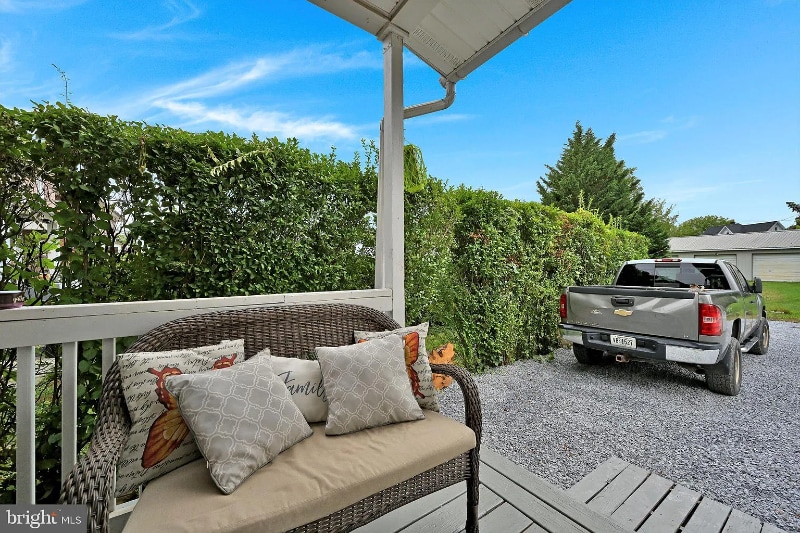 Building Photo - 50 Cacoosing Ave