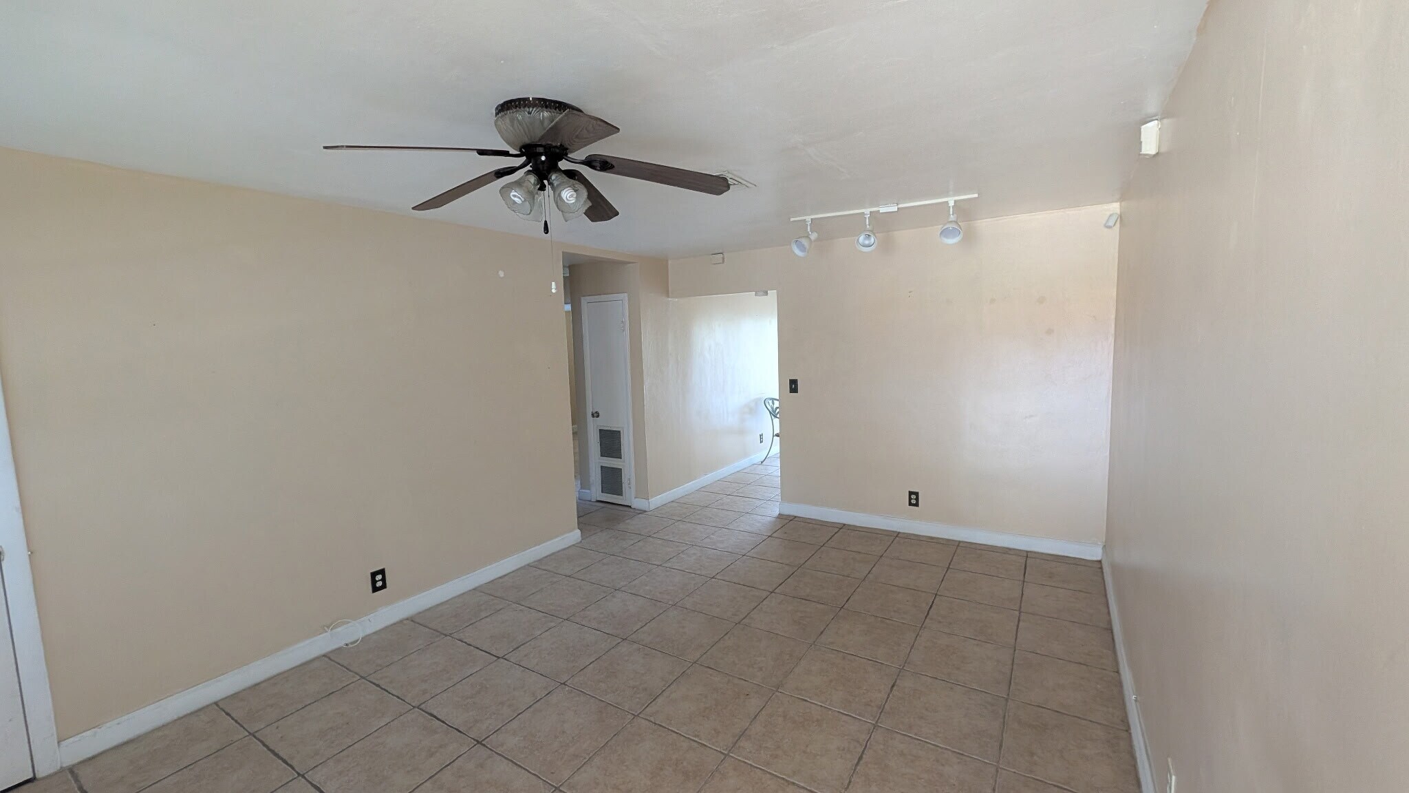 Building Photo - 4100 NW 39th Ave