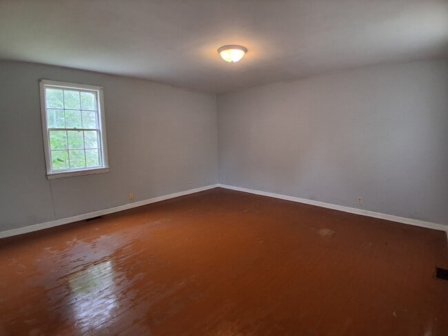 Building Photo - 305 N Logan Ave