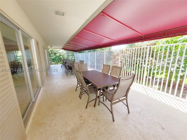 Building Photo - 7523 Greenlake Dr