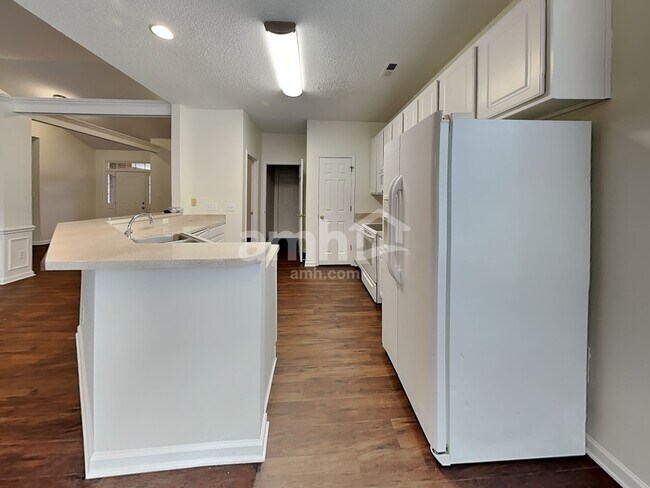 Building Photo - 6604 Conifer Cir