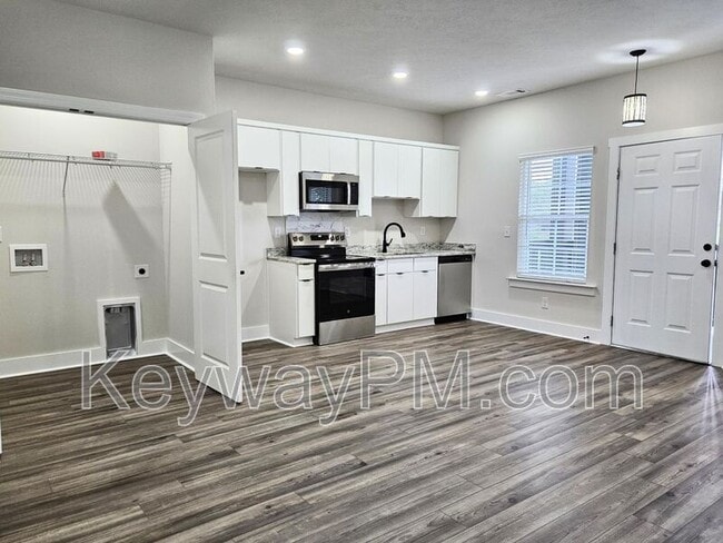 Building Photo - 114 Conifer Dr