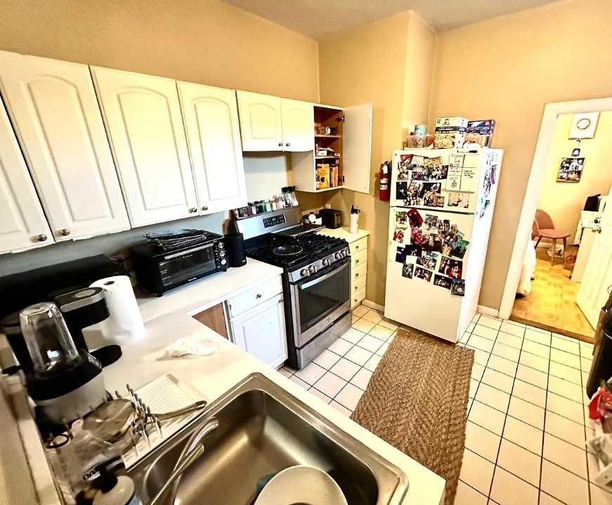 Building Photo - 68 Egmont St