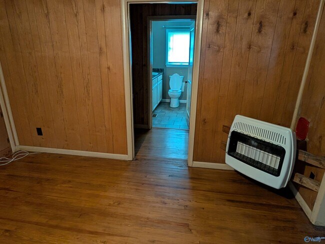 Building Photo - 665 Cave Spring Rd