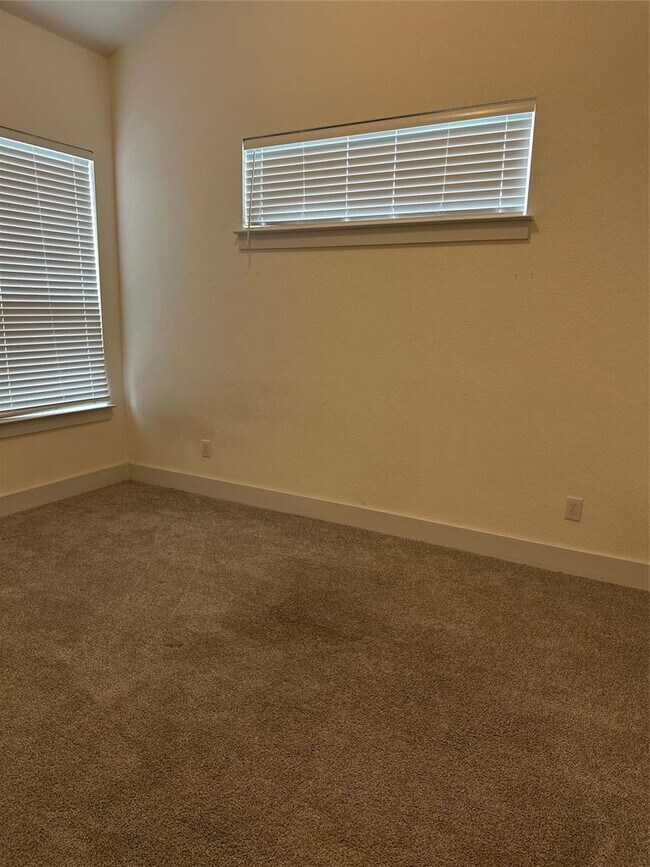 Building Photo - 11204 Charger Wy