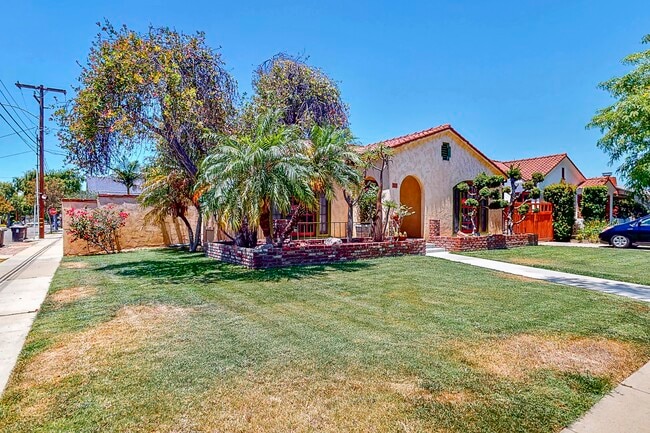 Building Photo - 301 N Janss St