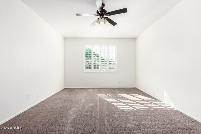 Building Photo - 665 E Rojo Way