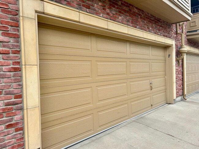 Building Photo - Well Maintained Townhouse in Highlands Ranch