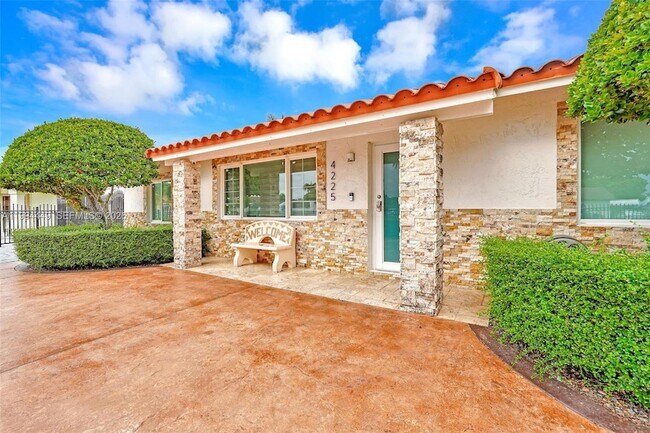 Building Photo - 4225 SW 133rd Ct