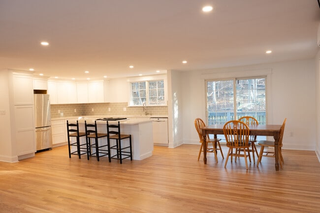 Building Photo - 6 Eastfield Rd