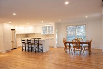 Building Photo - 6 Eastfield Rd