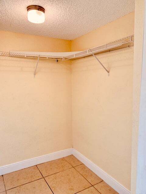 Building Photo - 1566 Lake Crystal Dr